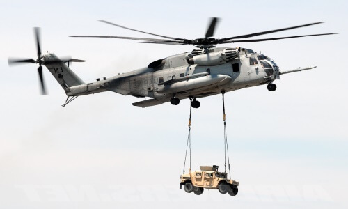 helicóptero militar de transporte de carga medianas