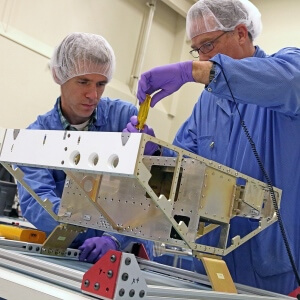 fabricación carcasa de un satélite artificial